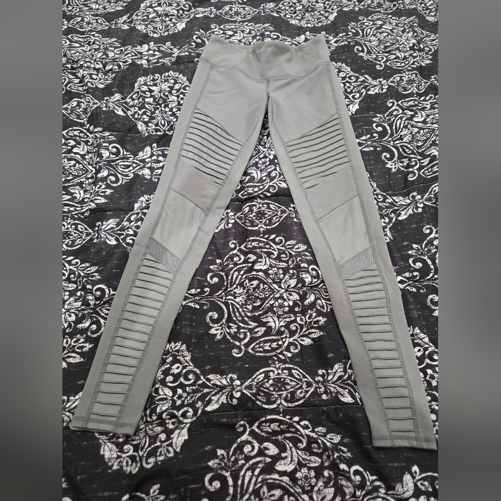 Alo Yoga  Women’s High Rise Moto Leggings Size XSmall Full Length Gray